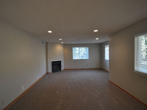4th image of 442 McGrue Cir