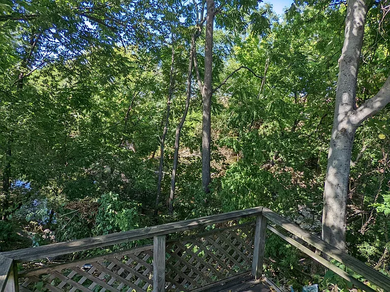 701 W Houston St — Photo 16