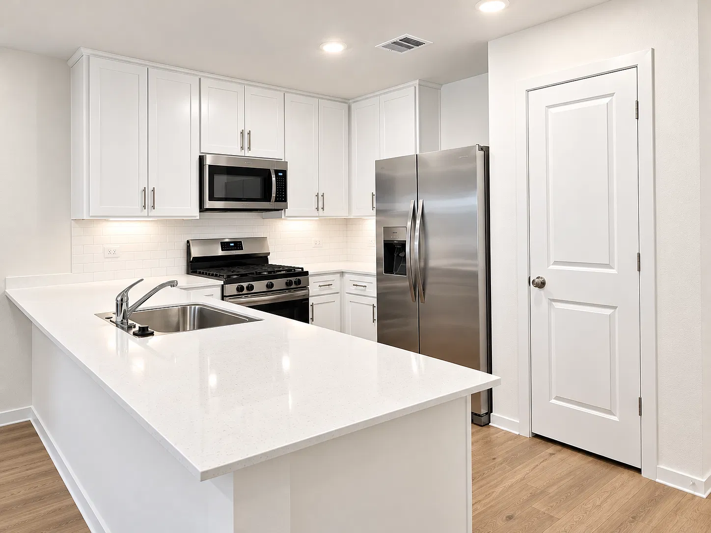 4 bed, 2.5 bath, 1968 sqft, $2,599 — Photo 2