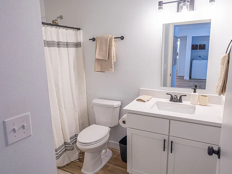 Elevate Apartments at Hawkeye - Student Housing — Photo 11