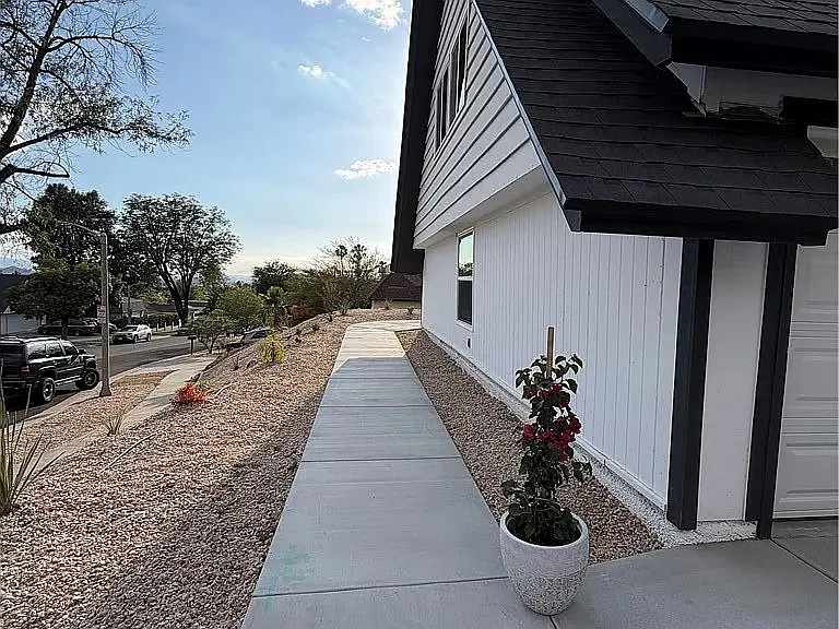 755 Huston Dr — Photo 17