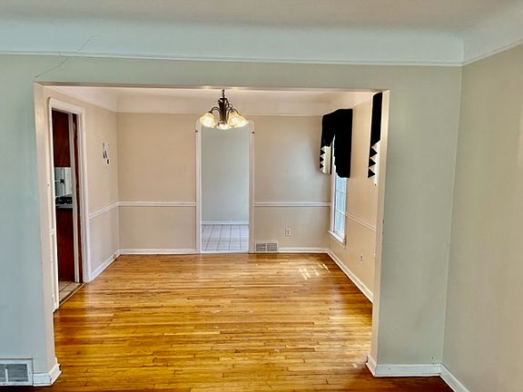 Spacious Dining room