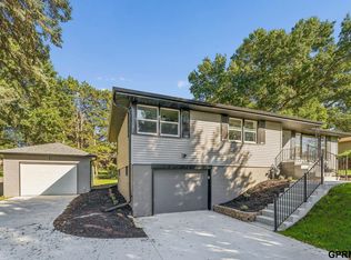 919 N 69th St, Omaha, NE 68132