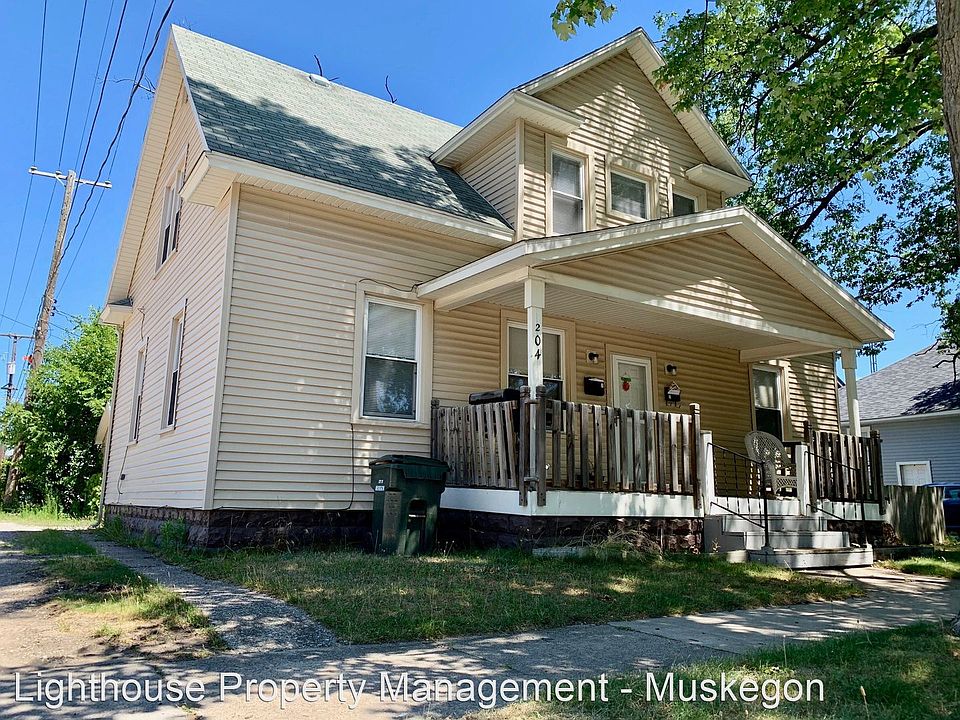 1st image of 204 W Larch Ave #2