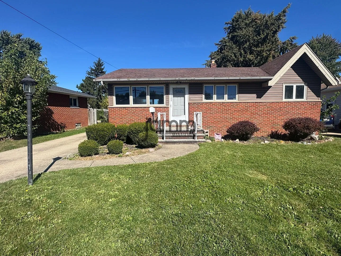 Lovely Single Family Home in Brook Park! 3beds/1bath! — Photo 1