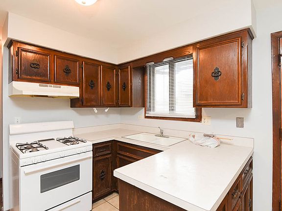 2nd image of 3042 N Central Ave #D102