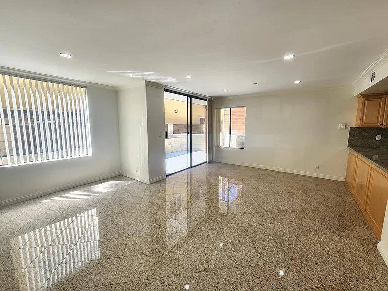 626 N Isabel St #202 — Photo 39