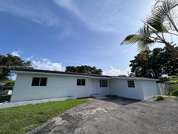4th image of 9020 SW 196th Dr