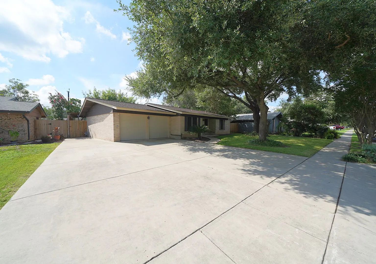 Updated Northeast Park Home Near Loop 410 - Realtor Commission: $500 — Photo 4