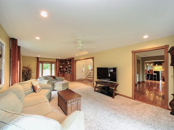5th image of 2740 E Woodbury Dr