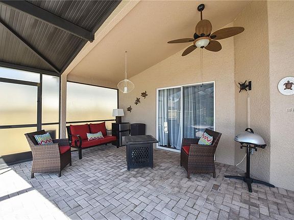 Covered Lanai With Fan!