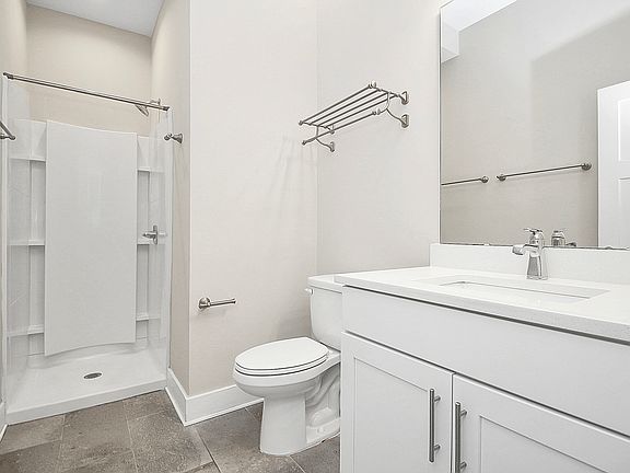 5th image of 1420 W 4th St #1