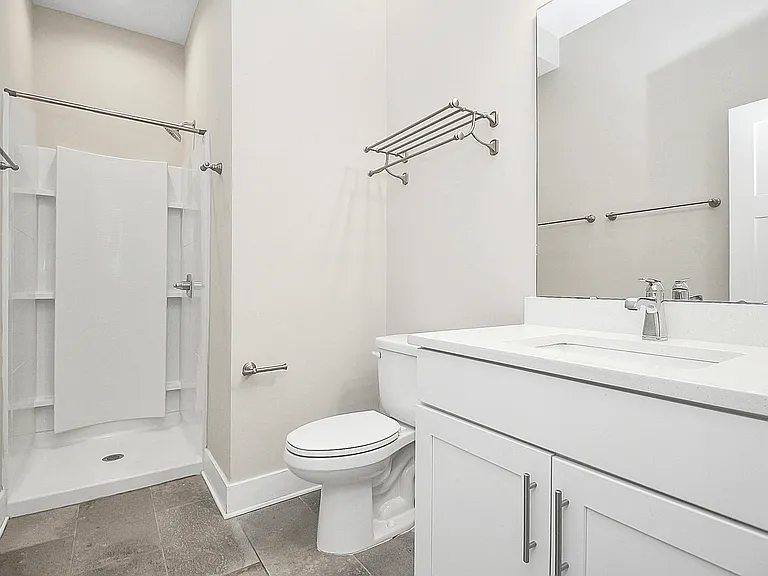 1420 W 4th St — Photo 15