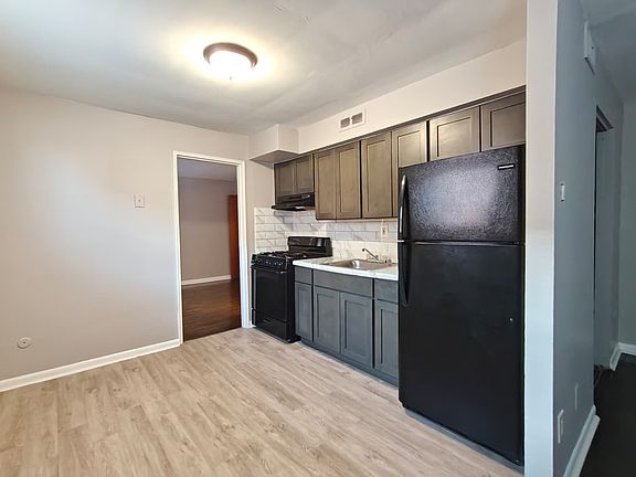 2nd image of 7108 Oxford Ave #4
