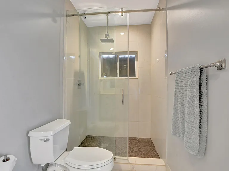 510 Silver Ln — Photo 12