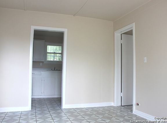 5th image of 111 Rehmann St
