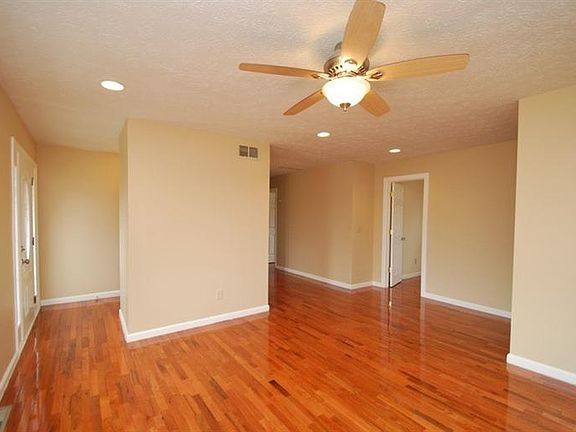 2nd image of 5214 Crystal Dr