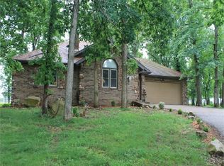 910 Two Rivers Rd, Highlandville, MO 65669