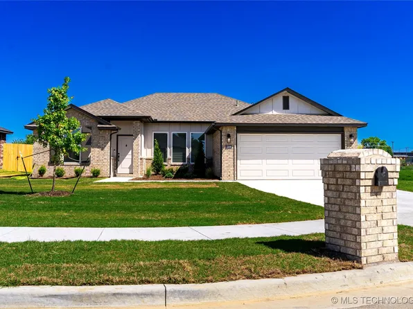 2506 W Center St, Collinsville, OK 74021