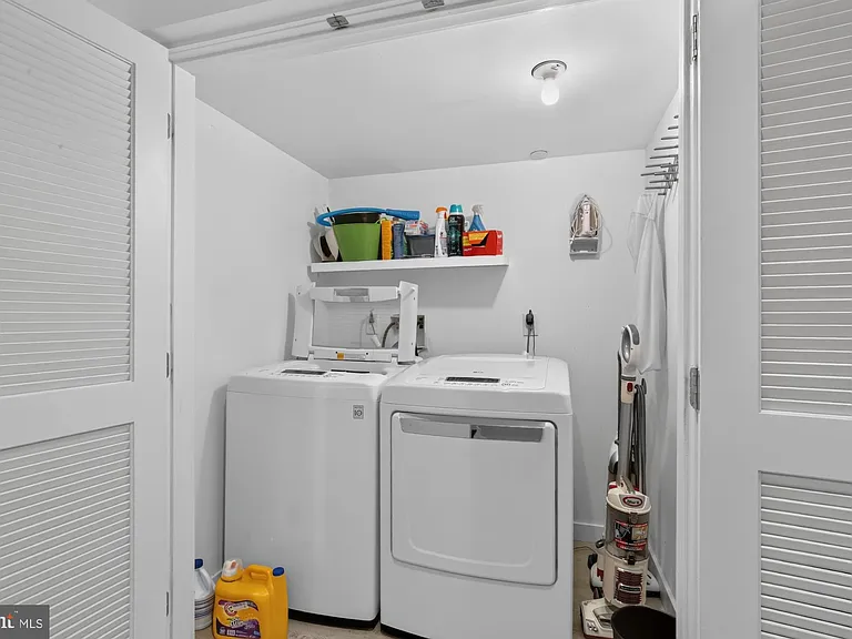 2441 Coral St — Photo 18