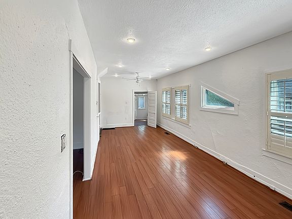 3rd image of 1824 Lundy Ave