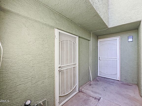 4th image of 2202 W GLENROSA Avenue #1