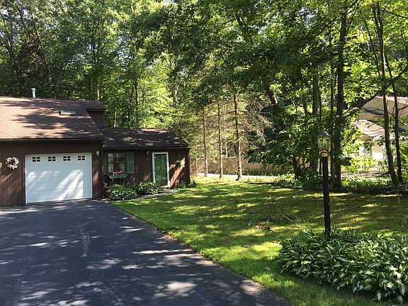 3rd image of 11 Glenbrook Dr