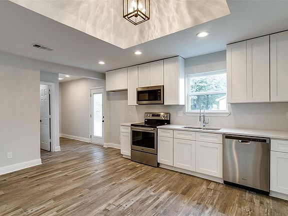 4th image of 3348 Dorothy Ln