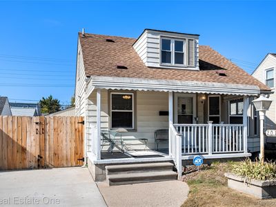 2015 Central St, Ferndale, MI, 48220