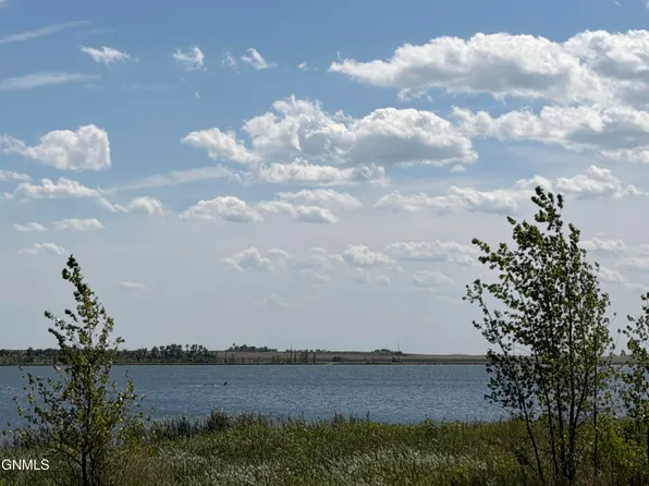 130 Round Lake Rd, Pettibone, ND 58475