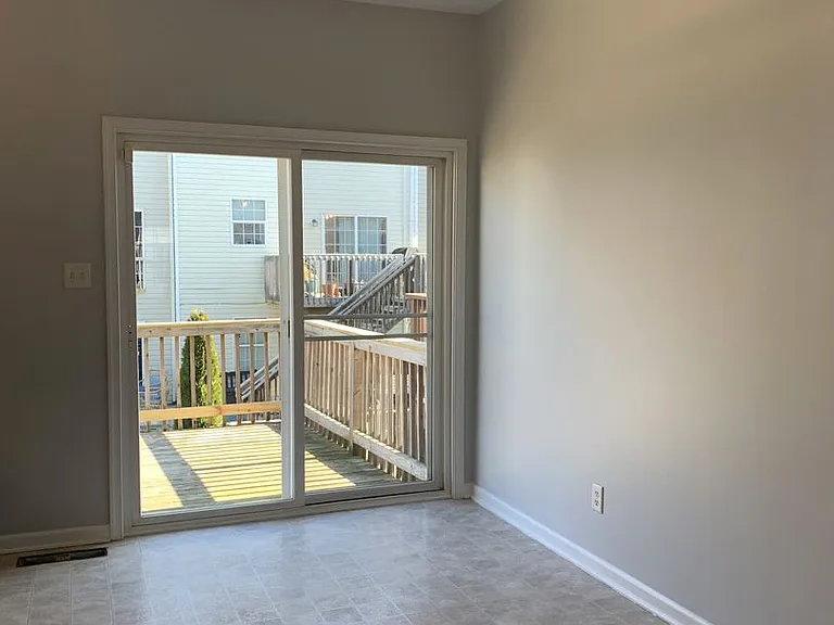 572 S Carlisle St — Photo 18