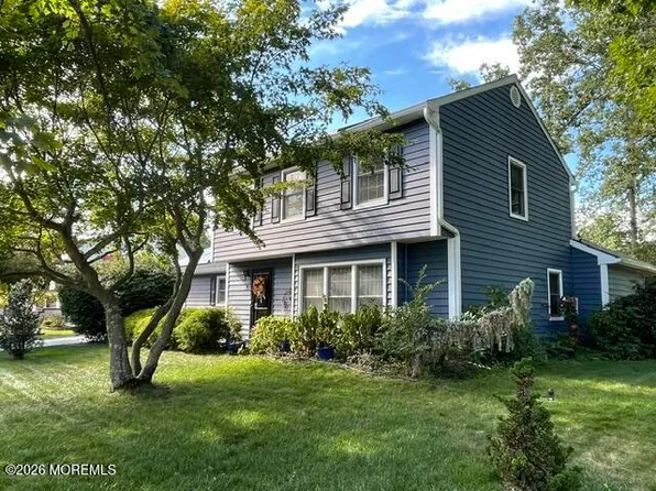 28 Standish Drive, Howell, NJ 07731