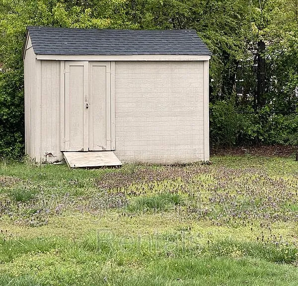 811 Irby Dr — Photo 17