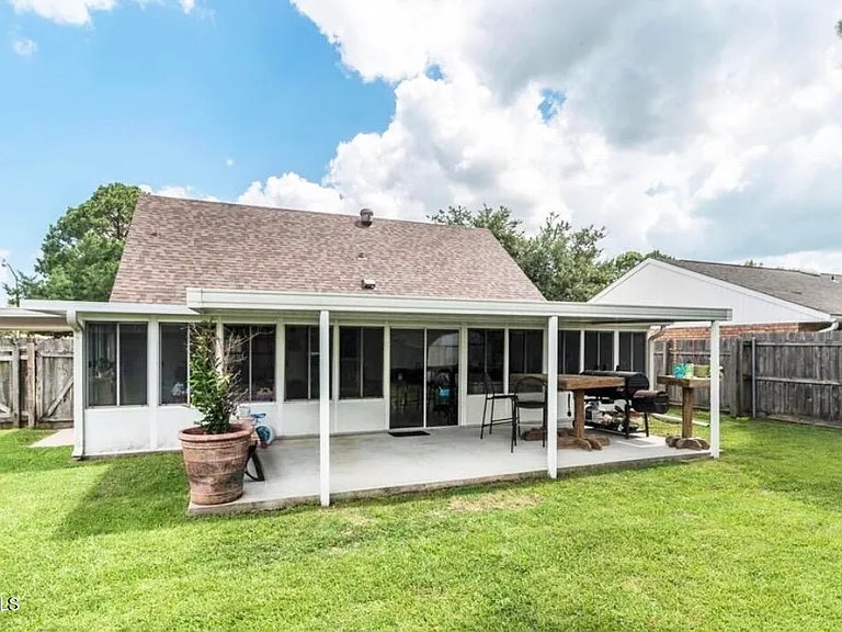 104 Chaumont Dr — Photo 10