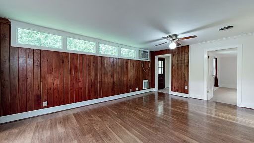 5th image of 2876 Sugartree Rd