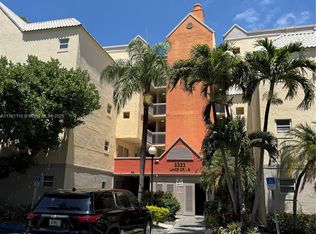 8323 Lake Dr APT 401, Doral, FL 33166