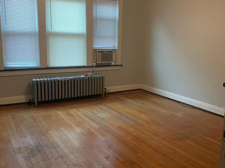middle bedroom