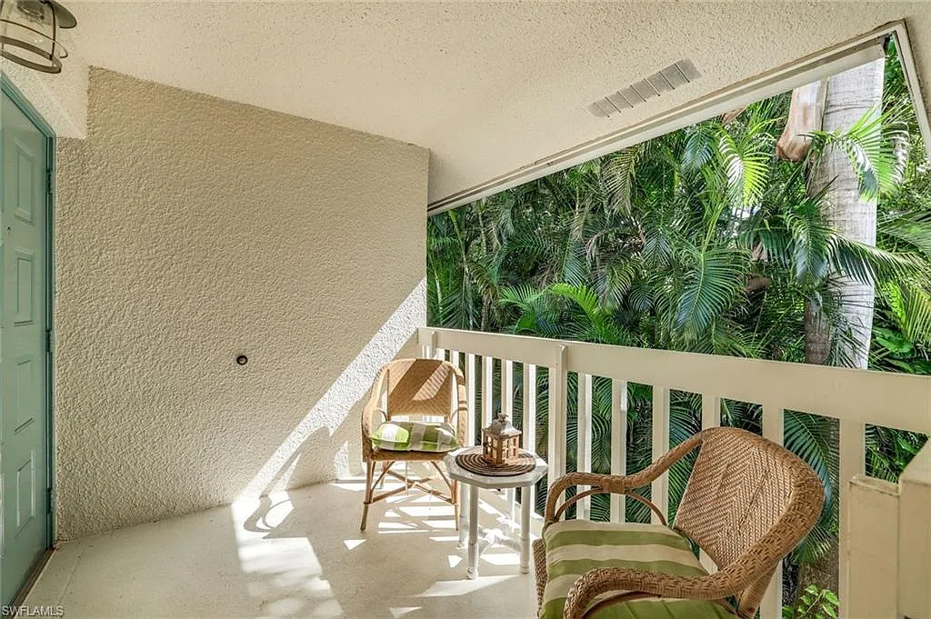 2 bed, 2.0 bath, 1350 sqft, $2,200 — Photo 2