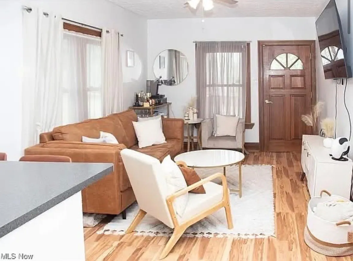 Living room area. - 1393 Honodle Ave