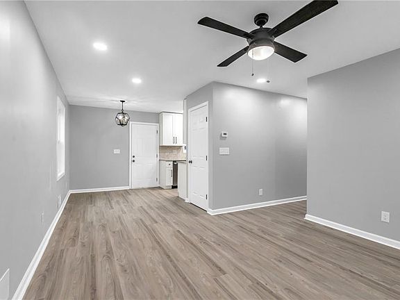 4th image of 4623 E 38th St