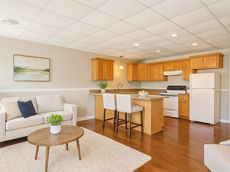 147 Eureka Dr — Photo 1