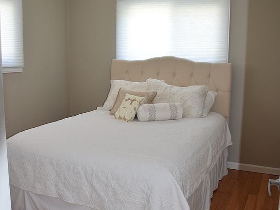 5th image of 32 Sea Breeze Ave