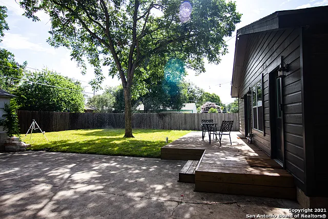 245 Calumet Pl — Photo 32