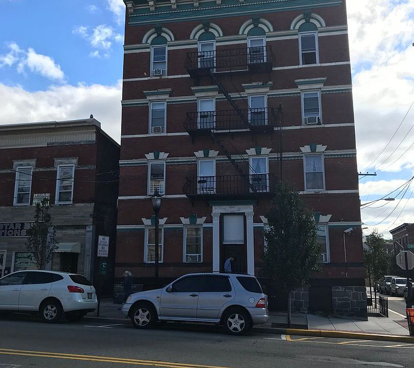 2nd image of 900 Central Ave APT 1