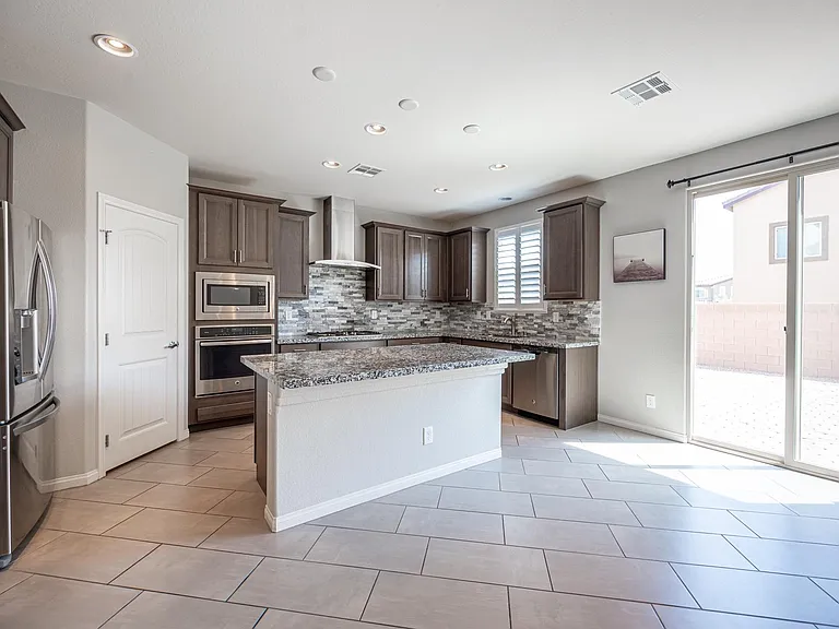 6198 Hays Cove Ct — Photo 16