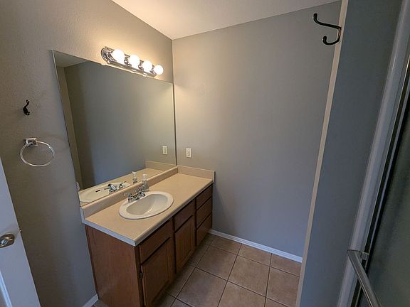 5th image of 840 Ash Ct