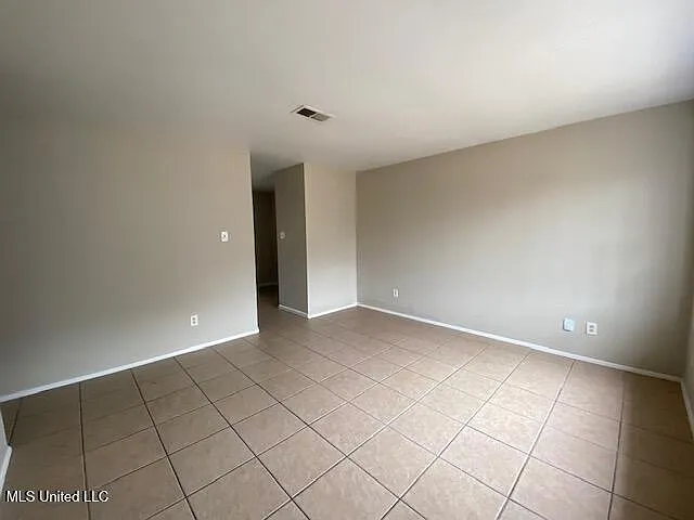 7217 Hampton Dr — Photo 2