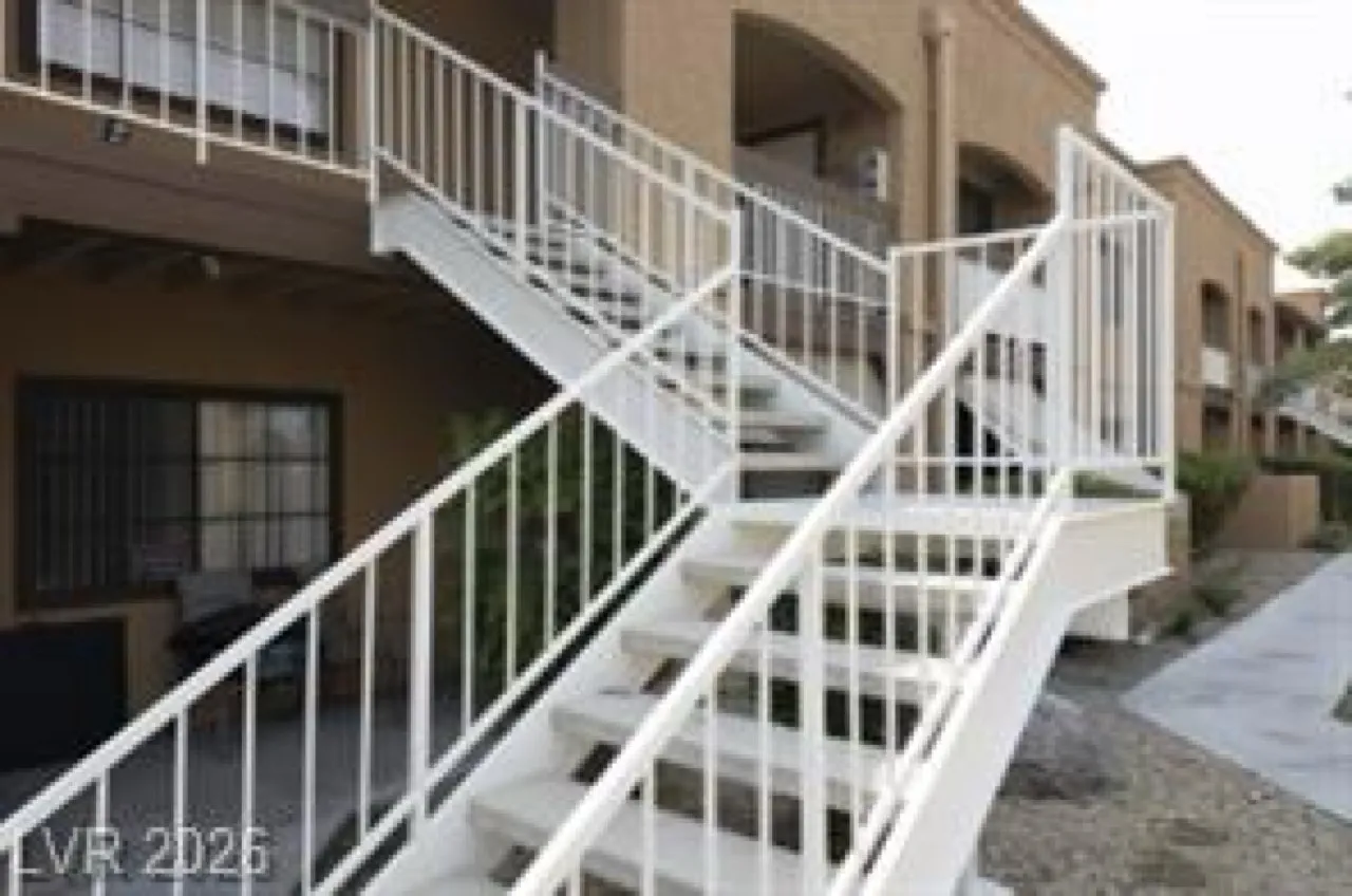 2 bed, 920 sqft, $1,225 — Photo 3