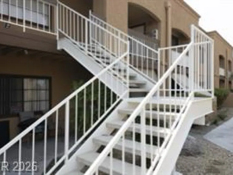 5170 S Jones Blvd #206 — Photo 3