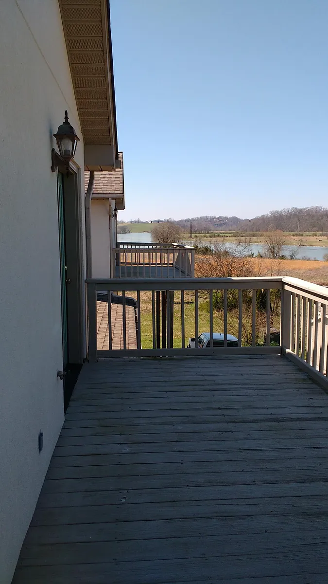 Riverview - 2383 Business Center Cir